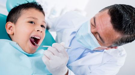 Examen médico escolar_qué revisiones necesitan los niños para el regreso a clases
