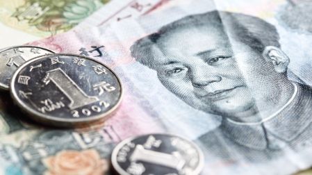 Autorizan a 30 bancos a operar el yuan digital, ¿qué busca China?