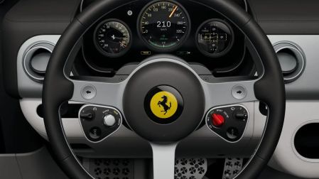 Así es el interior del Ferrari Luce subastado por 40 millones.