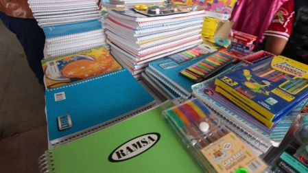 Útiles escolares chinos son hasta 70% más baratos, pero ponen en riesgo al comercio formal.