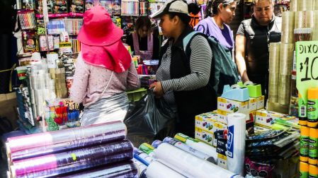 Útiles escolares chinos son hasta 70% más baratos, pero ponen en riesgo al comercio formal.