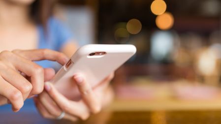 Qué es el phubbing y cómo evitarlo