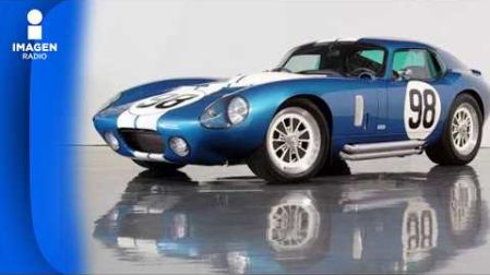 Shelby Cobra Daytona Coupé 1964 establece un récord histórico al venderse por 42.9 millones de dólares en la subasta de Monterey, convirtiéndose en el automóvil estadounidense más cotizado.

00:00 - Récord de venta en subasta automotriz
01:38 - Estrategias de marketing en autos eléctricos
03:35 - Historia del chasis CSX 2300 en pista
05:37 - Dinámica económica de coleccionistas de élite

COMENTA ESTE VIDEO Y COMPARTELO CON TUS AMIGOS

No olvides dejarnos tus comentarios y visitarnos en
Sitio: http://www.imagenradio.com.mx
Facebook: https://www.facebook.com/ImagenRadio/?locale=es_LA
Twitter: https://x.com/Imagen_Mx
Suscríbete a nuestro canal:
https://www.youtube.com/channel/UCB0BUmdBOrH9mYU2ebs1eWA

#imagenradio #noticiasenvivo