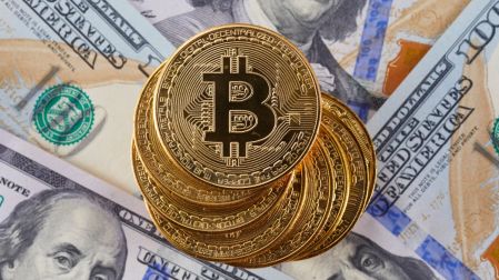 Bitcoin supera los 70 mil dólares tras respaldo de Trump a ley sobre criptomonedas.