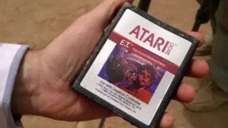 El videojuego de E.T. para Atari 2600 fue lanzado en 1982.