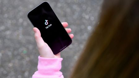 TikTok contempla la posibilidad que los usuarios envíen dinero por mensajes directos