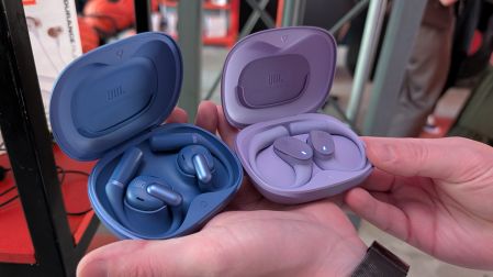 JBL renueva familia de audífonos inalámbricos; modelos de sonido abierto