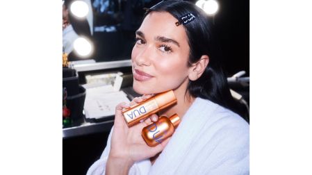 La incursión de Dua Lipa en la industria de la belleza representa una nueva apuesta empresarial, con una línea de cuidado de la piel desarrollada junto con Augustinus Bader.