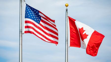 “No los necesitamos”: Trump anuncia arancel del 50% a autos, autopartes y acero de Canadá.