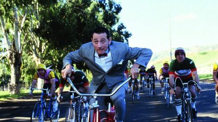 El primer largometraje de Burton convierte la búsqueda de una bicicleta robada en una disparatada aventura