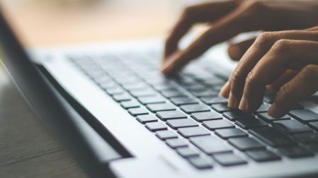 AIMX pide impulsar la alfabetización digital para combatir la desinformación.