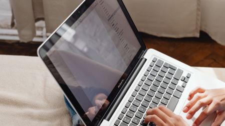 AIMX pide impulsar la alfabetización digital para combatir la desinformación.
