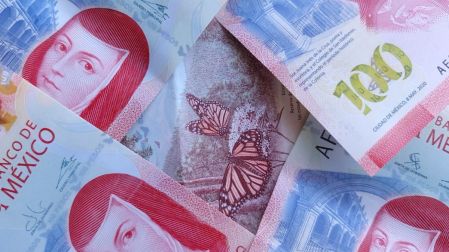¿Cómo identificar un billete falso? Banxico explica qué debes revisar.