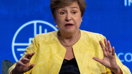 “Barco azotado por la tormenta”: jefa del FMI advierte riesgos para la economía mundial.