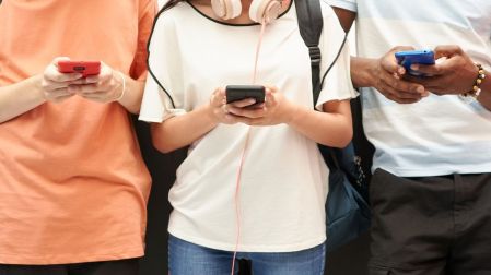 Celulares fáciles de usar para adultos mayores en 2026.