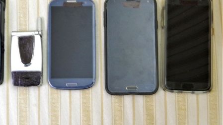 Un celular para adultos mayores debe adaptarse a sus necesidades diarias.