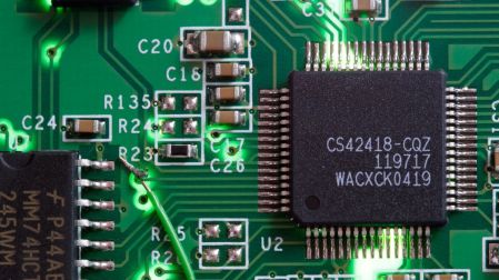 Trump analiza imponer nuevos aranceles a los chips; podrían impactar a las consolas.
