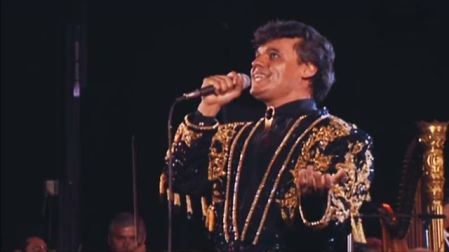 Juan Gabriel silenció a sus detractores en Bellas Artes.