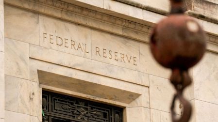 La Fed abre la puerta a nuevas subidas de tasas si la inflación persiste, dice Warsh