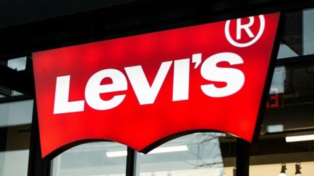 Regreso a clases impulsa la venta de jeans; Levi’s quiere estar en la lista escolar.