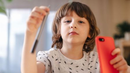Celulares en las escuelas_deben prohibirse o regular su uso en los niños