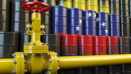 Temen que Trump 'colonice' Venezuela tras acuerdo para controlar reservas petroleras.