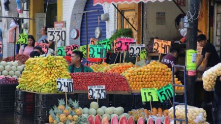 Confianza del consumidor sube a 46.1 puntos en agosto; impulsa la economía familiar