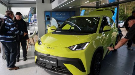 Armadoras en EU piden prohibir los autos chinos antes de fin de año.