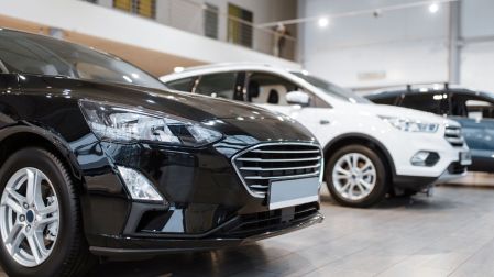 Armadoras en EU piden prohibir los autos chinos antes de fin de año.