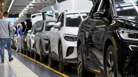 Volkswagen acuerda el recorte de 100 mil empleos antes de 2030; inicia reestructura histórica