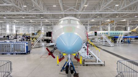 Trump dice que Bombardier no podrá vender más en EU; escala guerra comercial con Canadá