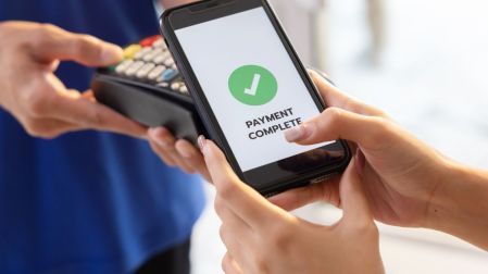 Bancos impulsan el uso de pagos digitales para reducir costos a comercios.