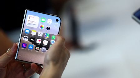 ¿Por qué el iPhone Duo, primer plegable de Apple, pone a prueba a John Ternus?