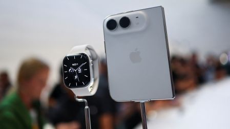 iPhone Duo debuta como el primer teléfono plegable de Apple, ¿qué tiene?