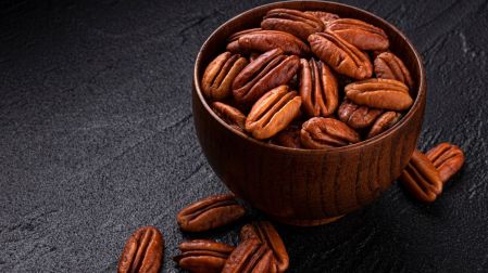 China extiende hasta 2027 investigación antidumping a nueces pecanas de México y EU.