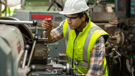 Producción industrial de México crece 0.5% y suma dos meses al alza.
