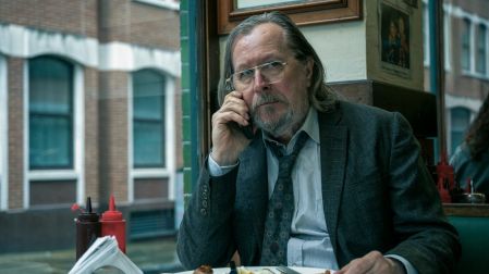 Slow Horses es protagonizada por Gary Oldman.