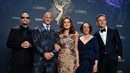 Mariska Hargitay y elenco de La Ley y El Orden
