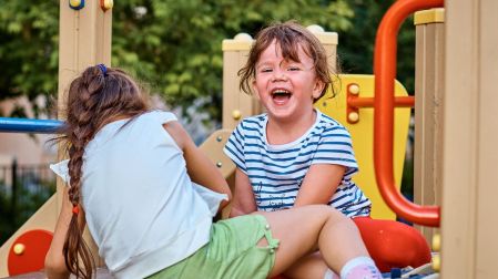 Que dos niños no quieran jugar juntos en determinado momento no necesariamente implica acoso