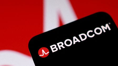 Llamado a frenar la IA provoca caída en tecnológicas en Wall Street