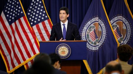 ¿Por qué la Fed subió las tasas de interés? Esto dijo Kevin Warsh