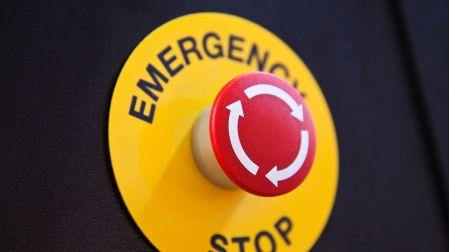 ¿Existe un botón de emergencia para apagar una IA? Revelan los riesgos del “kill switch”.
