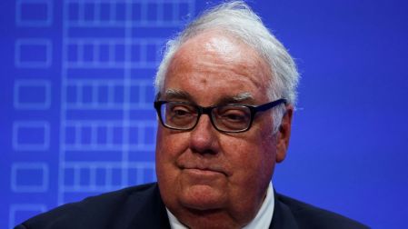 Warren Buffett deja Berkshire Hathaway y su hijo Howard queda como CEO de la firma