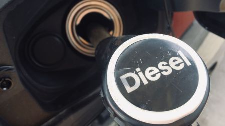 Precios récord del diésel podrían encarecer alimentos, ¿por qué?