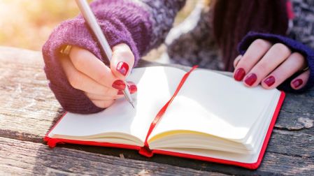 "Pierde el miedo a escribir" con Arely Oliva y su libro '101 locuras y otras ideas para escribir'