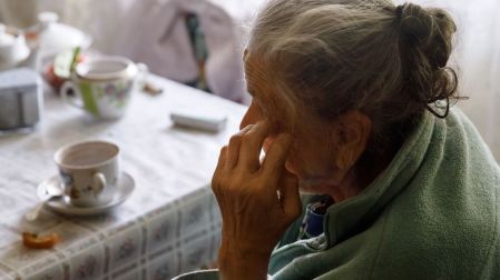 El dolor de pecho que persiste durante varios minutos o no mejora con el reposo debe recibir valoración médica, aunque no sea intenso.