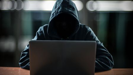 Ciberataques son cada vez más difíciles de detectar; empresas deben reforzar su seguridad.