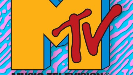 Logotipo de MTV Music Television con diseño colorido asociado a la historia del canal musical.