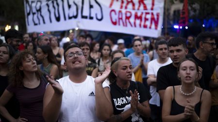El caso se encontraba desde hace años en los tribunales. Según el Sindicato de Inquilinas, una resolución del Tribunal Supremo favorable a la empresa propietaria permitió continuar con el procedimiento de desahucio.