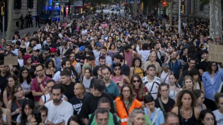 El caso se encontraba desde hace años en los tribunales. Según el Sindicato de Inquilinas, una resolución del Tribunal Supremo favorable a la empresa propietaria permitió continuar con el procedimiento de desahucio.